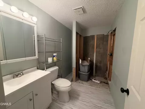 Bath - 509 Lohstreter Rd NW, Mandan, ND 58554 photo 6 of 6