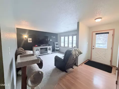 Entry Way - 509 Lohstreter Rd NW, Mandan, ND 58554 photo 1 of 2