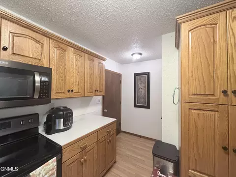 Kitchen - 509 Lohstreter Rd NW, Mandan, ND 58554 photo 3 of 3