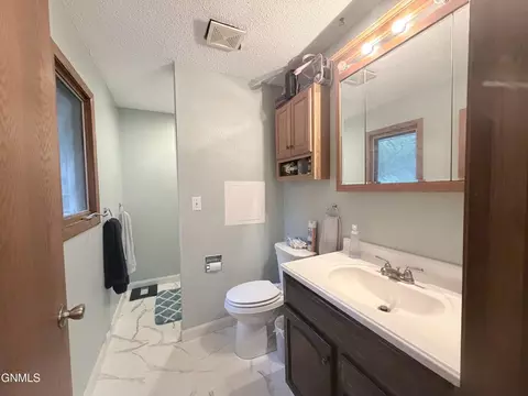 Bath - 509 Lohstreter Rd NW, Mandan, ND 58554 photo 1 of 6