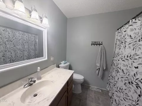 Bath - 509 Lohstreter Rd NW, Mandan, ND 58554 photo 5 of 6