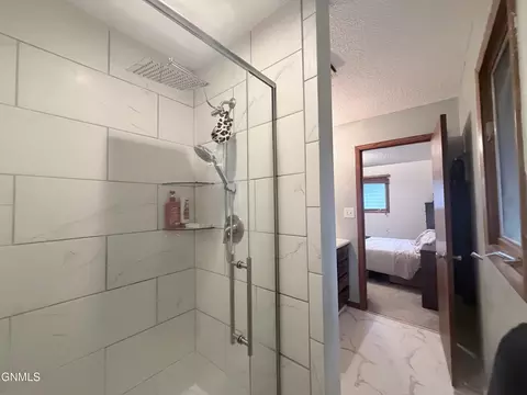Bath - 509 Lohstreter Rd NW, Mandan, ND 58554 photo 2 of 6