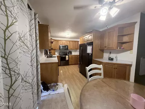 Kitchen - 509 Lohstreter Rd NW, Mandan, ND 58554 photo 2 of 3