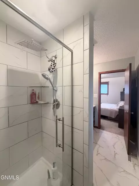 Bath - 509 Lohstreter Rd NW, Mandan, ND 58554 photo 3 of 6