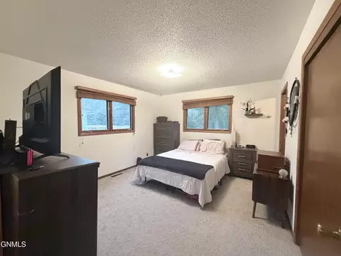 Bedroom - 509 Lohstreter Rd NW, Mandan, ND 58554 photo 1 of 6