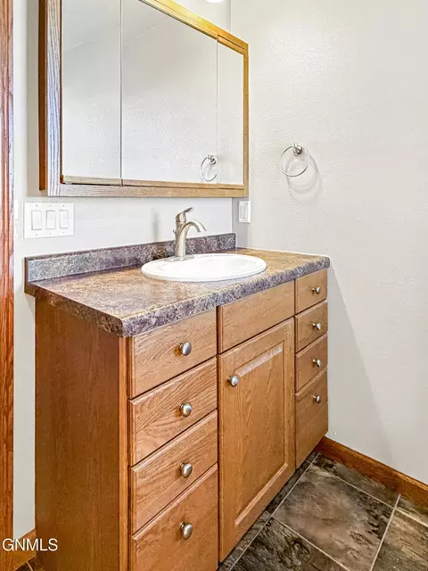 Bath - 214 9th Ave S, Carrington, ND 58421 photo 4 of 4