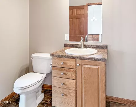 Bath - 214 9th Ave S, Carrington, ND 58421 photo 2 of 4