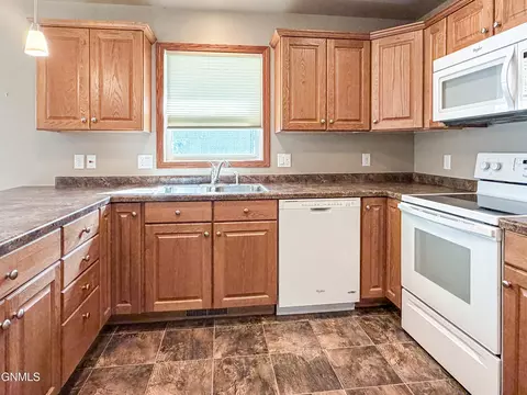 Kitchen - 214 9th Ave S, Carrington, ND 58421 photo 1 of 9