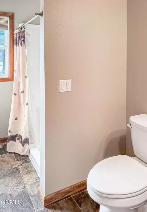 Bath - 214 9th Ave S, Carrington, ND 58421 photo 1 of 4