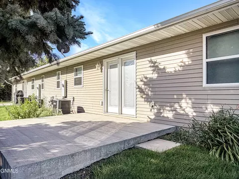 Exterior - 214 9th Ave S, Carrington, ND 58421 photo 3 of 4