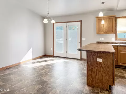 Dining - 214 9th Ave S, Carrington, ND 58421 photo 1 of 1