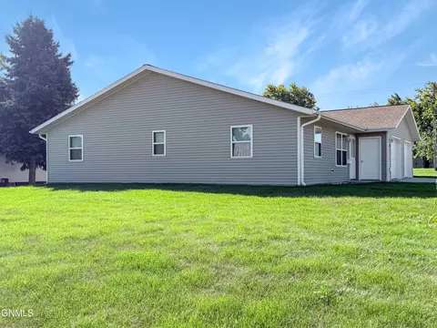 Exterior - 214 9th Ave S, Carrington, ND 58421 photo 2 of 4