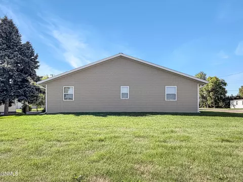 Exterior - 214 9th Ave S, Carrington, ND 58421 photo 4 of 4
