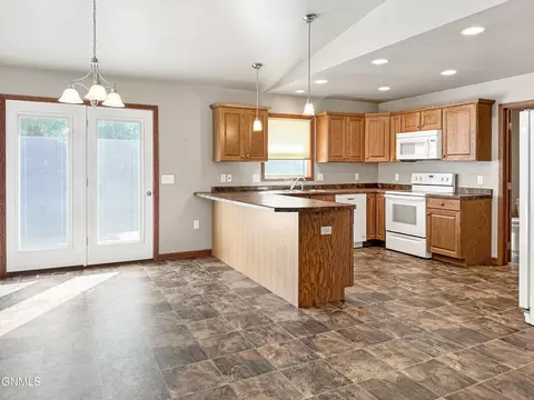 Kitchen - 214 9th Ave S, Carrington, ND 58421 photo 7 of 9