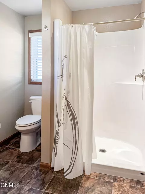 Bath - 214 9th Ave S, Carrington, ND 58421 photo 3 of 4