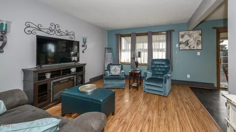 Living - 601 Interstate Ave, Bismarck, ND 58503 photo 2 of 4