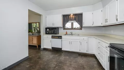 Kitchen - 601 Interstate Ave, Bismarck, ND 58503 photo 2 of 3