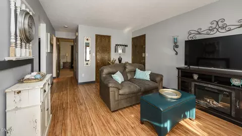 Living - 601 Interstate Ave, Bismarck, ND 58503 photo 3 of 4