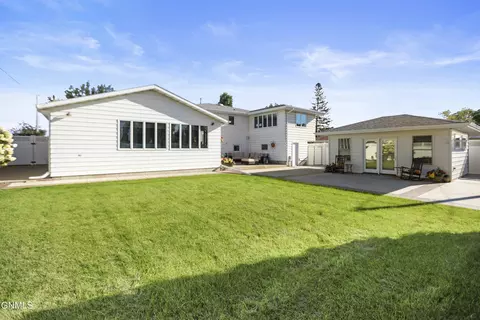 Exterior - 711 13th St W, Williston, ND 58801 photo 9 of 11