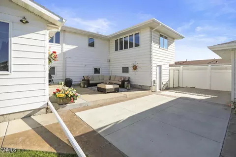 Exterior - 711 13th St W, Williston, ND 58801 photo 8 of 11