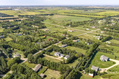 View/Area - 2880 Clover Ln, Bismarck, ND 58503 photo 10 of 10