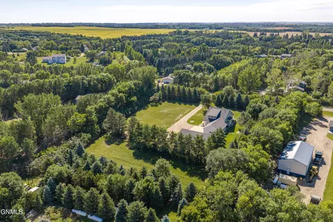 View/Area - 2880 Clover Ln, Bismarck, ND 58503 photo 4 of 10
