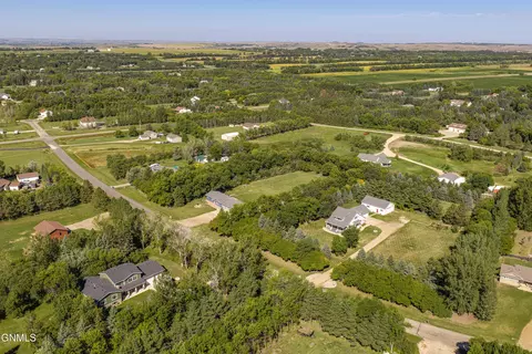View/Area - 2880 Clover Ln, Bismarck, ND 58503 photo 6 of 10