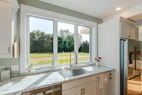 Kitchen - 2880 Clover Ln, Bismarck, ND 58503 photo 7 of 9