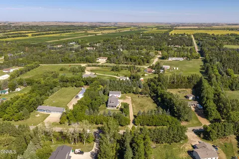 View/Area - 2880 Clover Ln, Bismarck, ND 58503 photo 7 of 10