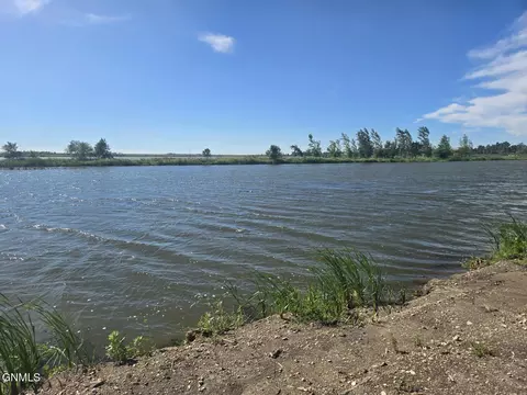 102 Round Lake Rd, Pettibone, ND 58475