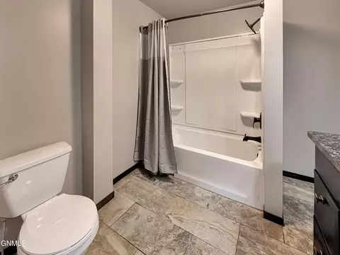 Bath - 605 W Broadway, Williston, ND 58801 photo 1 of 2