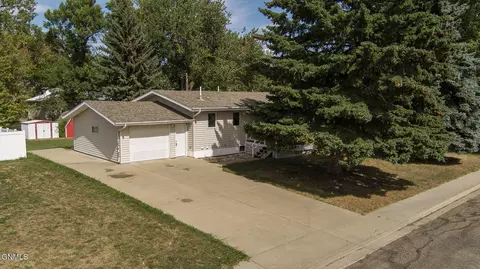 222 Main St E, Center, ND 58530