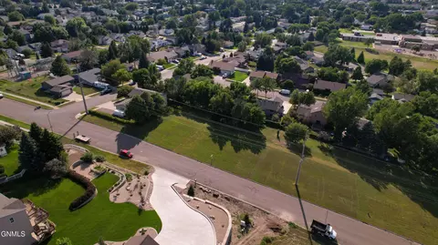 View/Area - 1920 26th St N, Bismarck, ND 58501 photo 3 of 10
