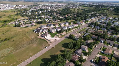 View/Area - 1920 26th St N, Bismarck, ND 58501 photo 9 of 10