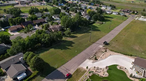 View/Area - 1920 26th St N, Bismarck, ND 58501 photo 2 of 10