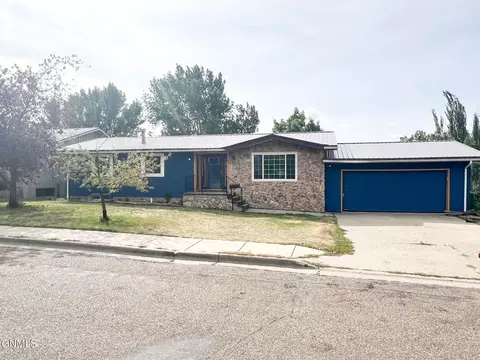 709 Park Ave E, Watford City, ND 58854