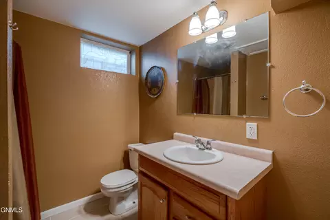 Bath - 2034 Saint Benedict Dr, Bismarck, ND 58501 photo 4 of 7