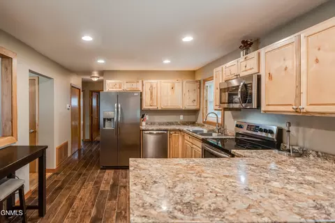 Kitchen - 2034 Saint Benedict Dr, Bismarck, ND 58501 photo 4 of 8