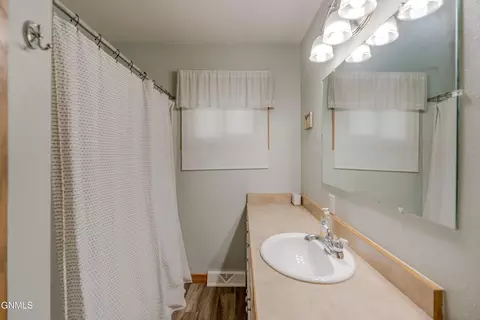 Bath - 2034 Saint Benedict Dr, Bismarck, ND 58501 photo 1 of 7