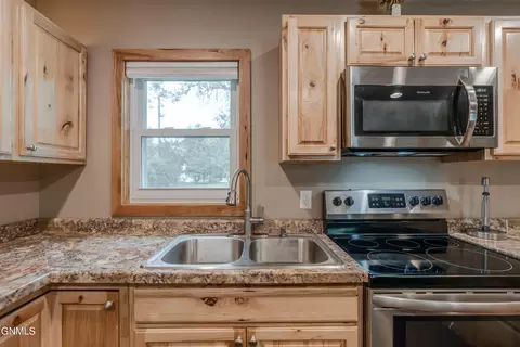 Kitchen - 2034 Saint Benedict Dr, Bismarck, ND 58501 photo 6 of 8