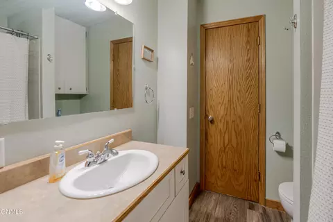 Bath - 2034 Saint Benedict Dr, Bismarck, ND 58501 photo 3 of 7
