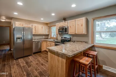 Kitchen - 2034 Saint Benedict Dr, Bismarck, ND 58501 photo 3 of 8
