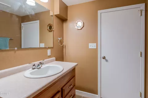 Bath - 2034 Saint Benedict Dr, Bismarck, ND 58501 photo 7 of 7