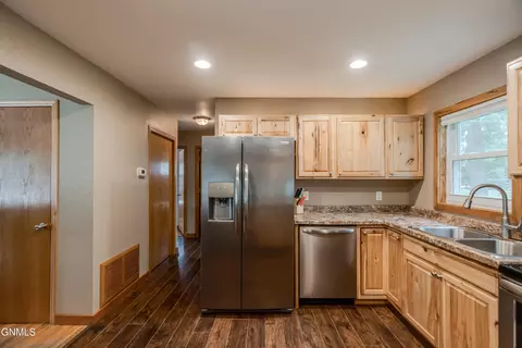 Entry Way - 2034 Saint Benedict Dr, Bismarck, ND 58501 photo 2 of 7