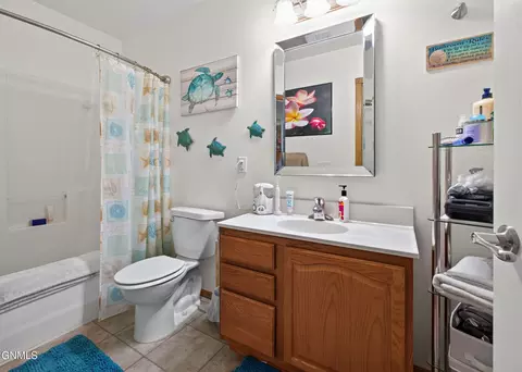 Bath - 13924 Bergstrom Dr, Williston, ND 58801 photo 2 of 2