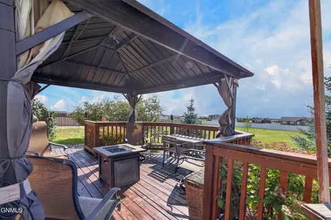 Exterior - 13924 Bergstrom Dr, Williston, ND 58801 photo 7 of 11