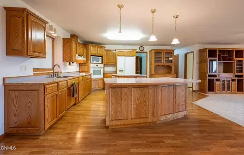 Kitchen - 7301 Northgate Dr, Bismarck, ND 58504 photo 2 of 5
