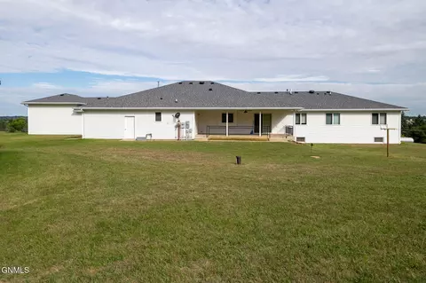 Exterior - 7301 Northgate Dr, Bismarck, ND 58504 photo 4 of 4