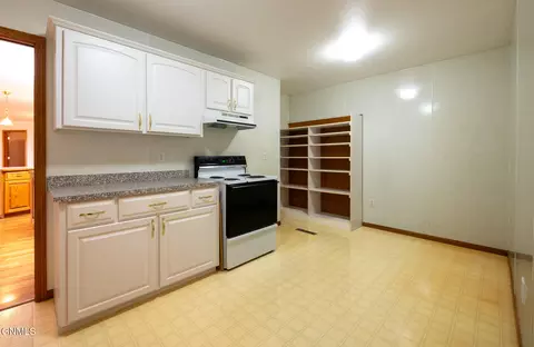 Kitchen - 7301 Northgate Dr, Bismarck, ND 58504 photo 5 of 5