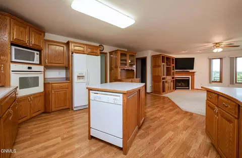 Kitchen - 7301 Northgate Dr, Bismarck, ND 58504 photo 3 of 5